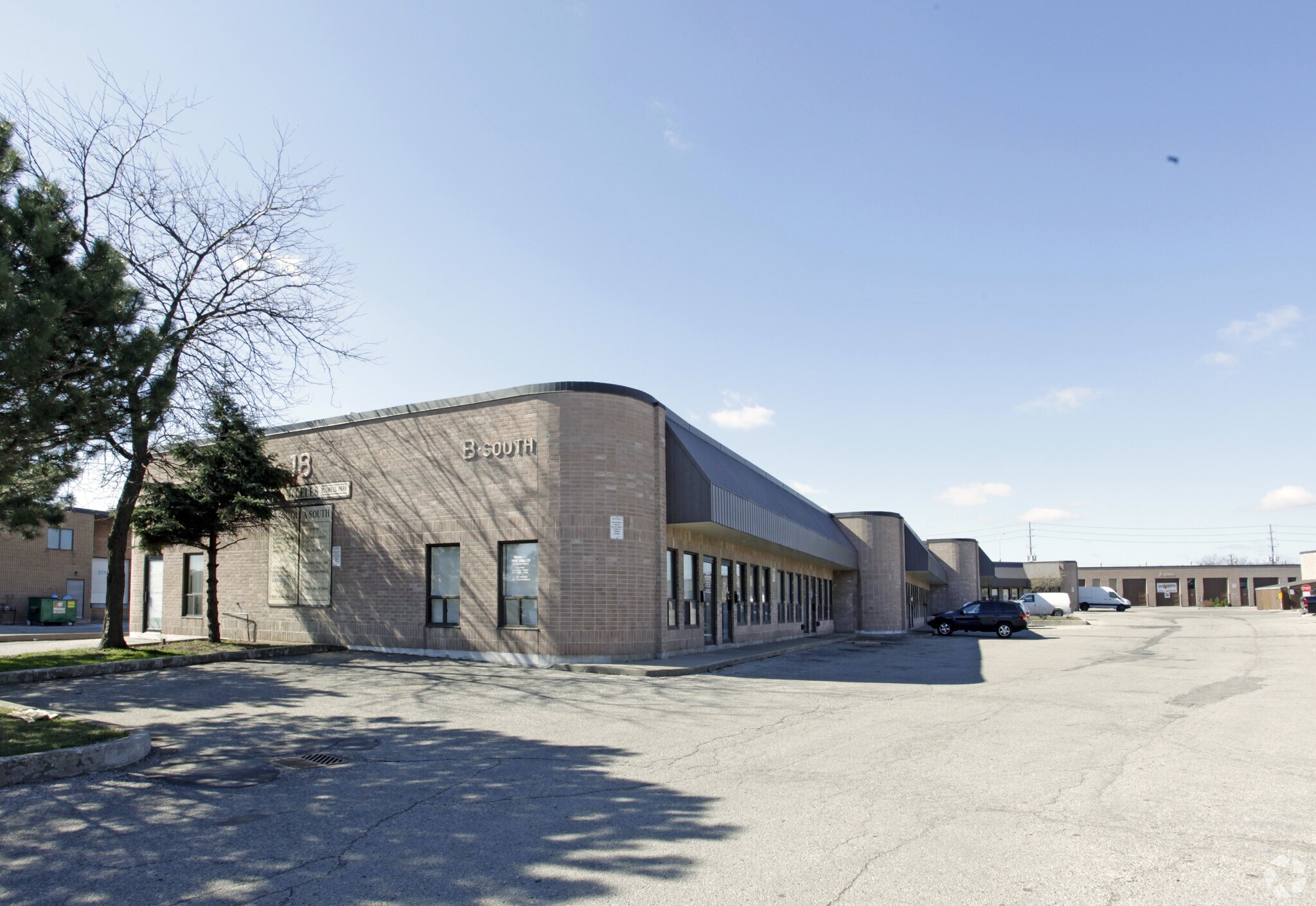 18 Strathearn Ave, Brampton, ON for Rent