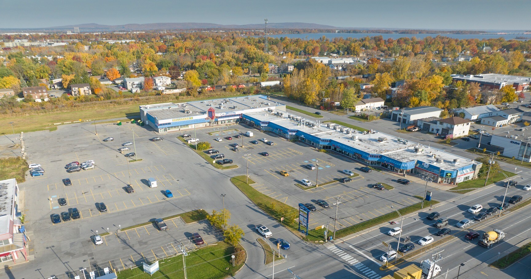 345-393 Boul Harwood, Vaudreuil-dorion, QC for Rent