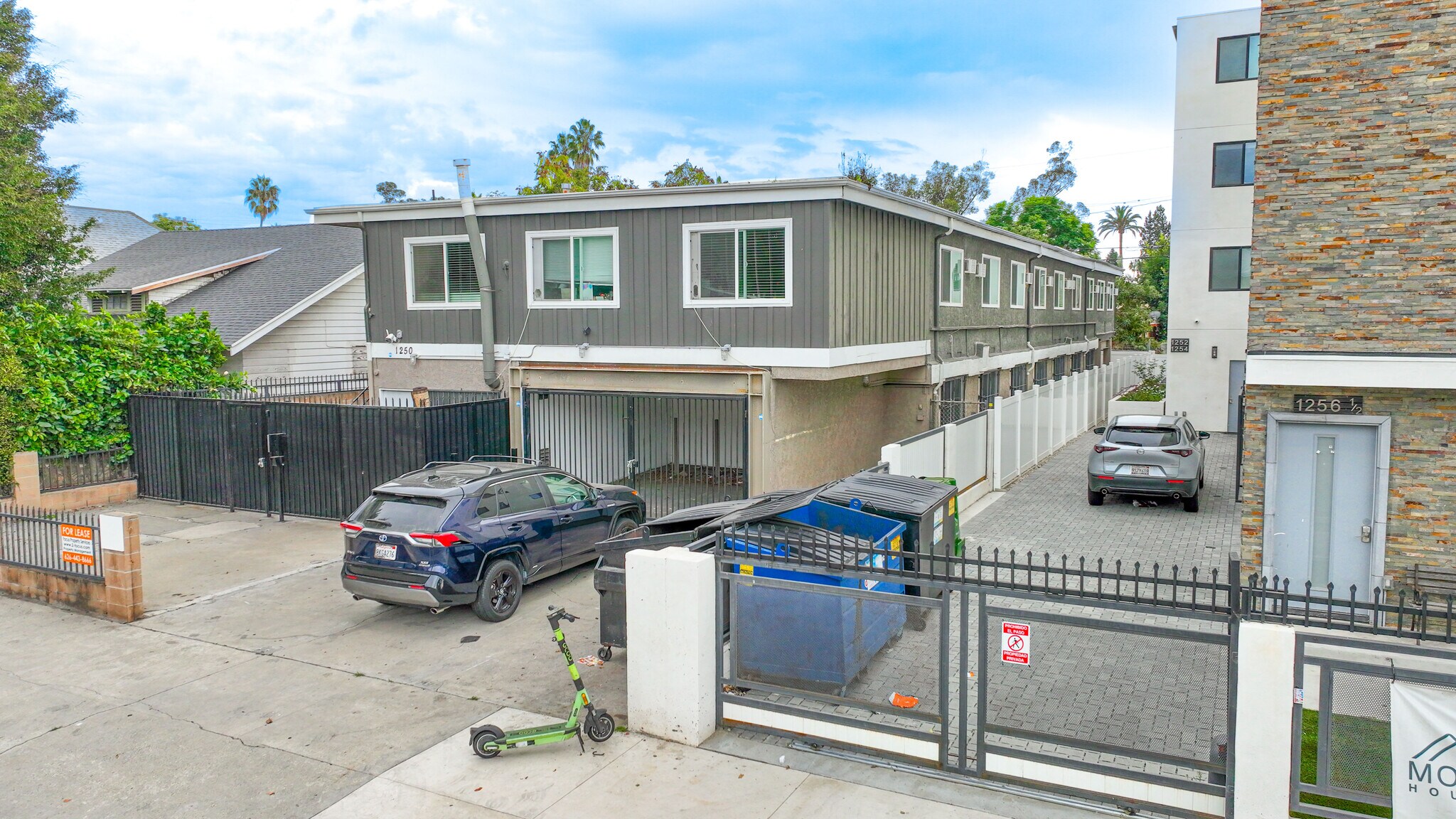 1252 W 37th St, Los Angeles, CA for Sale