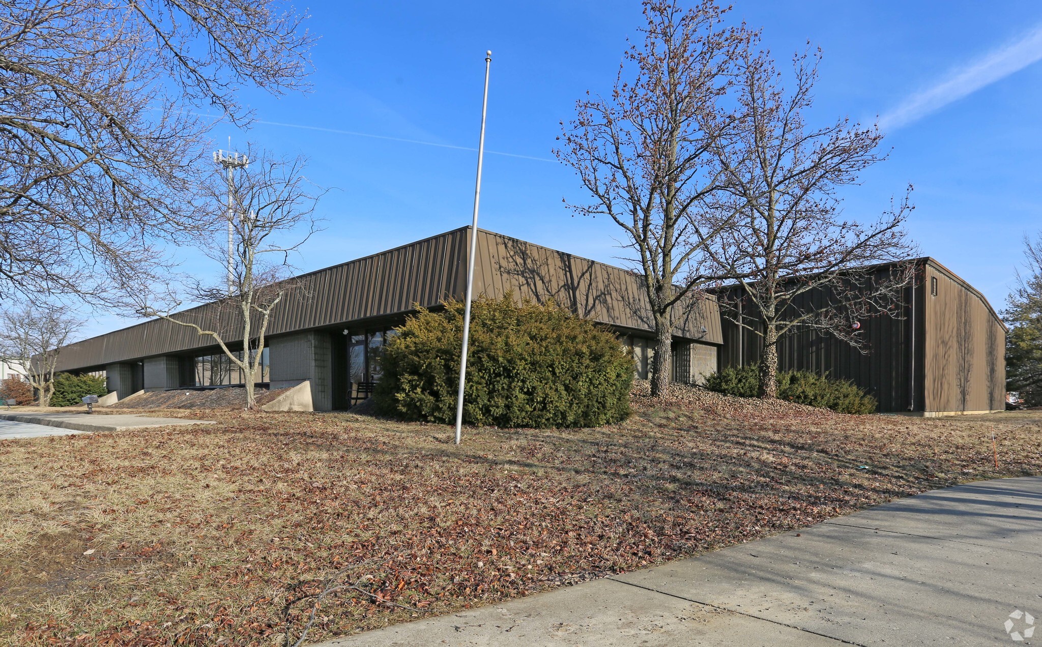 10525 Chester Rd, Woodlawn, OH for Rent