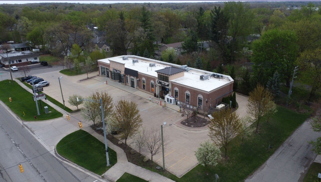 7275 Cooley Lake Rd, West Bloomfield, MI for Rent