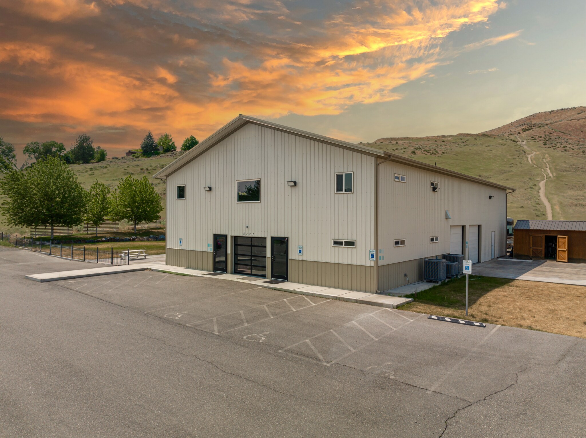 4771 W Van Giesen St, West Richland, WA for Sale