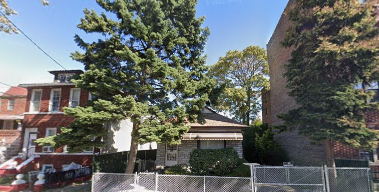 81 E 43rd St, Brooklyn, NY for Sale