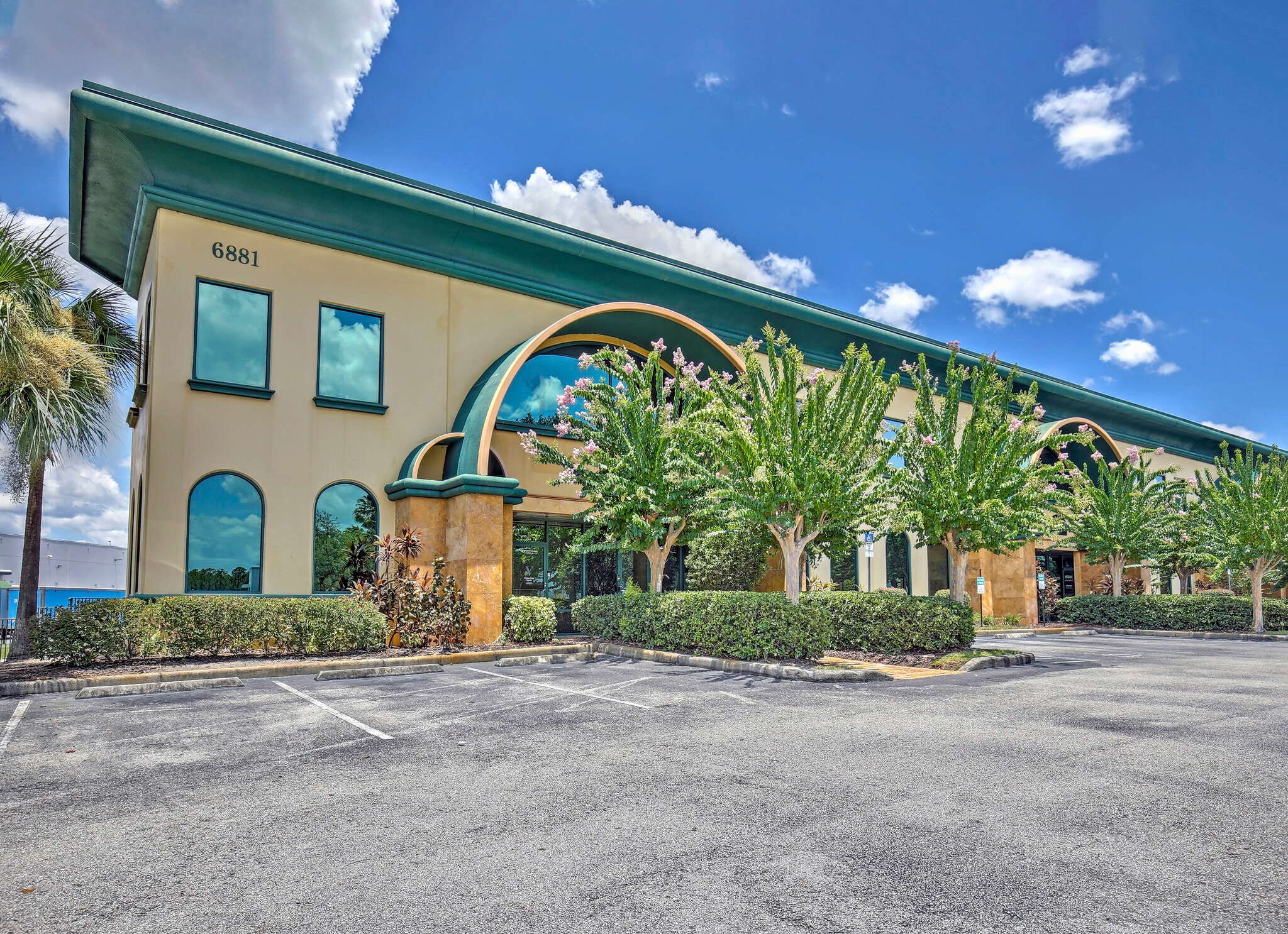 6881 Kingspointe Pky, Orlando, FL for Sale
