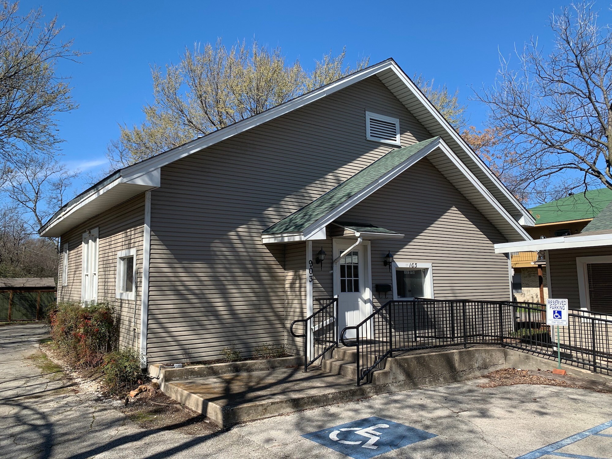 903 N Elm St, Denton, TX for Rent