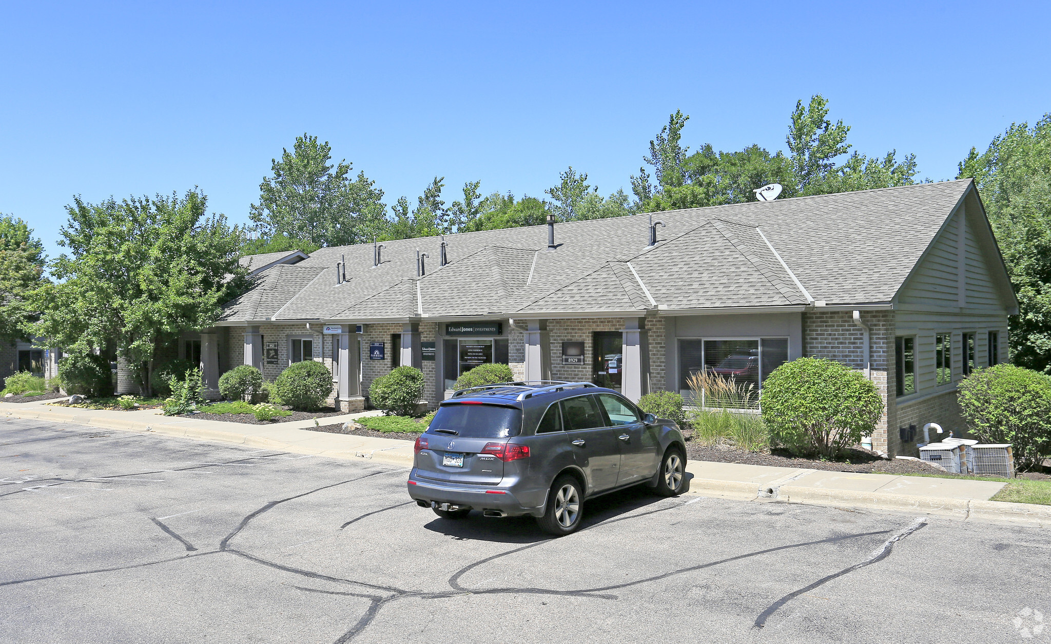 8925-8929 Aztec Dr, Eden Prairie, MN for Rent