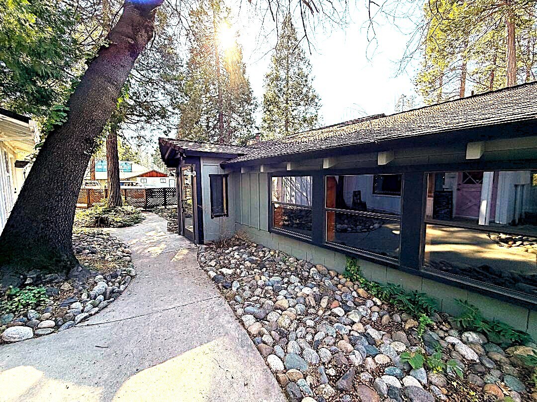 23036 Joaquin Gully Rd, Twain Harte, CA for Rent