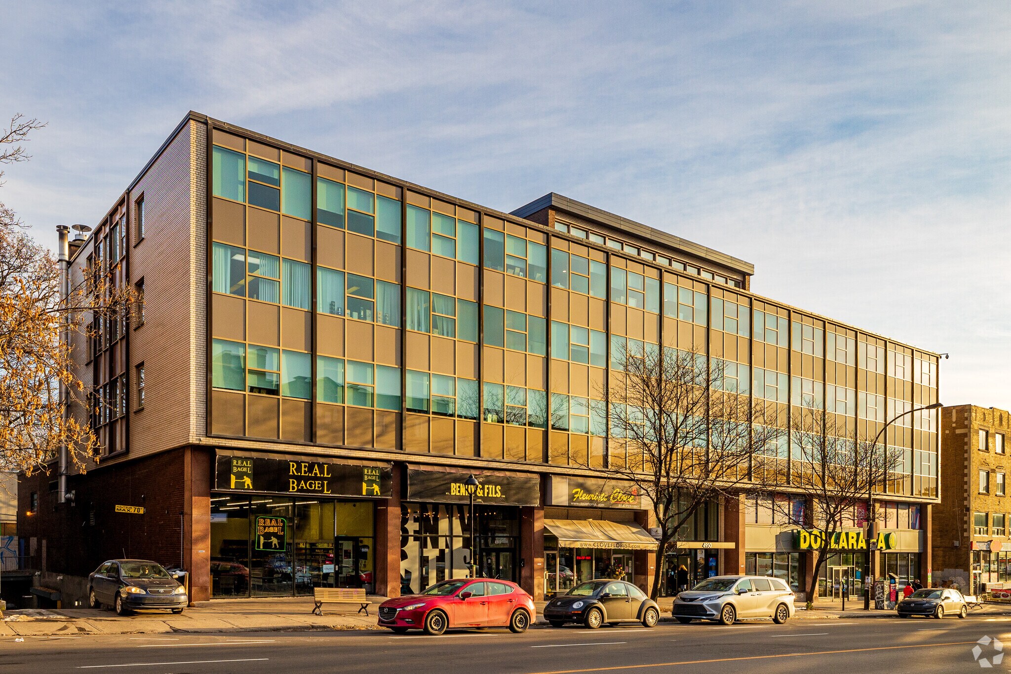 4950 Ch Queen-Mary, Montreal, QC for Rent