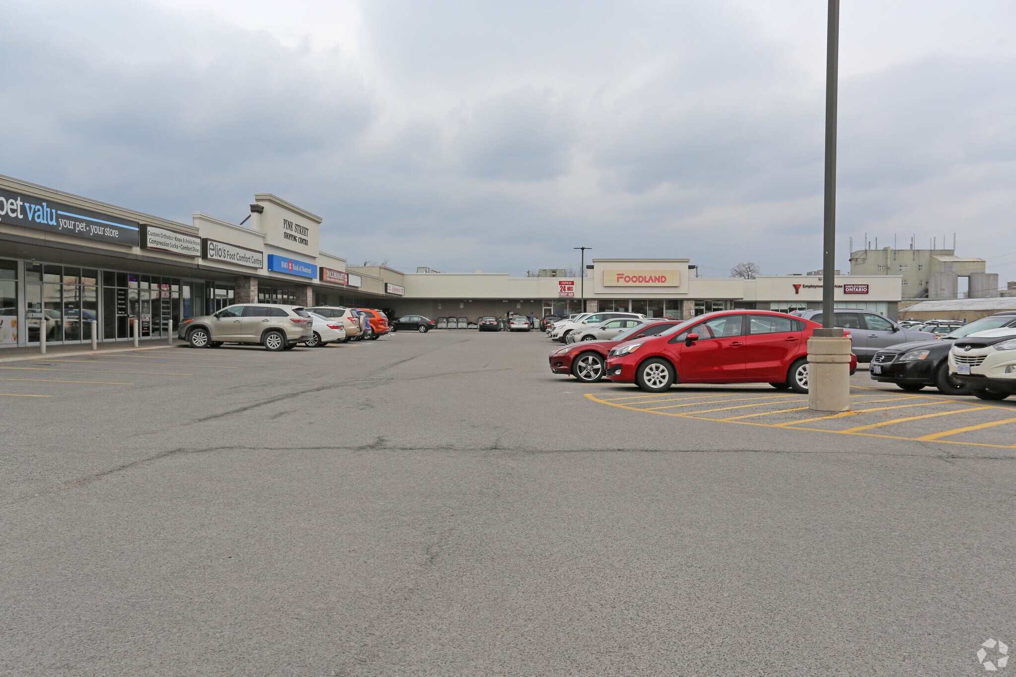 9 Pine St N, Thorold, ON for Rent