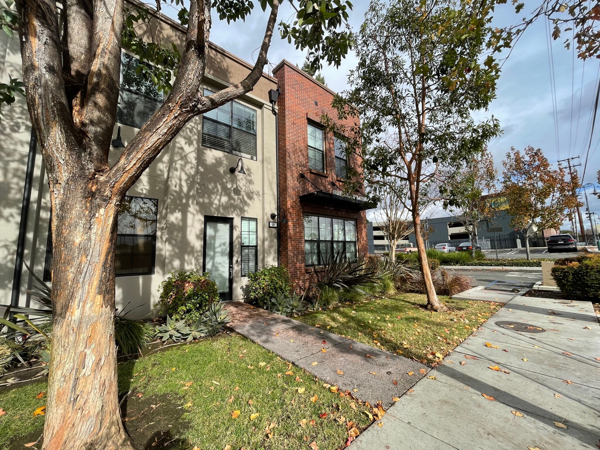 501 W Maple Ave, Orange, CA for Rent