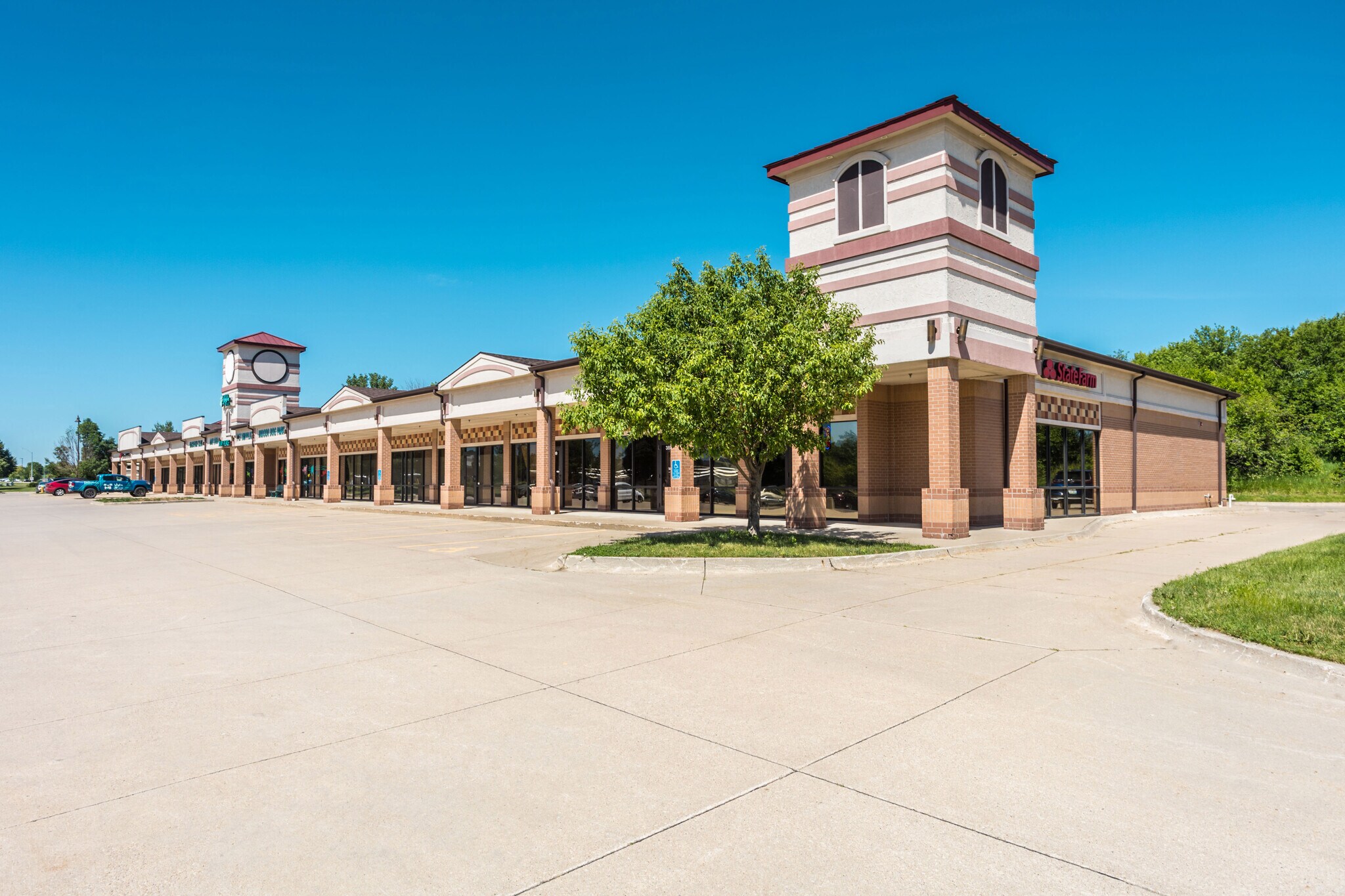 3881-3921 121st St, Urbandale, IA for Rent