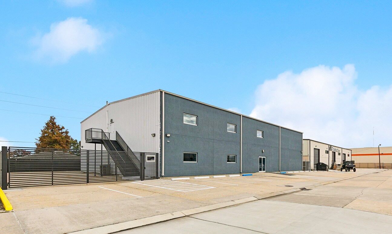 8411 Parc Pl, Chalmette, LA for Sale