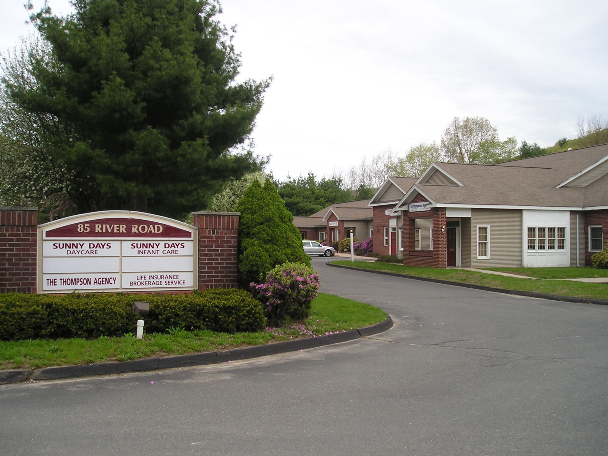 85 River Rd Canton, CT 06019 Office Property for Lease on