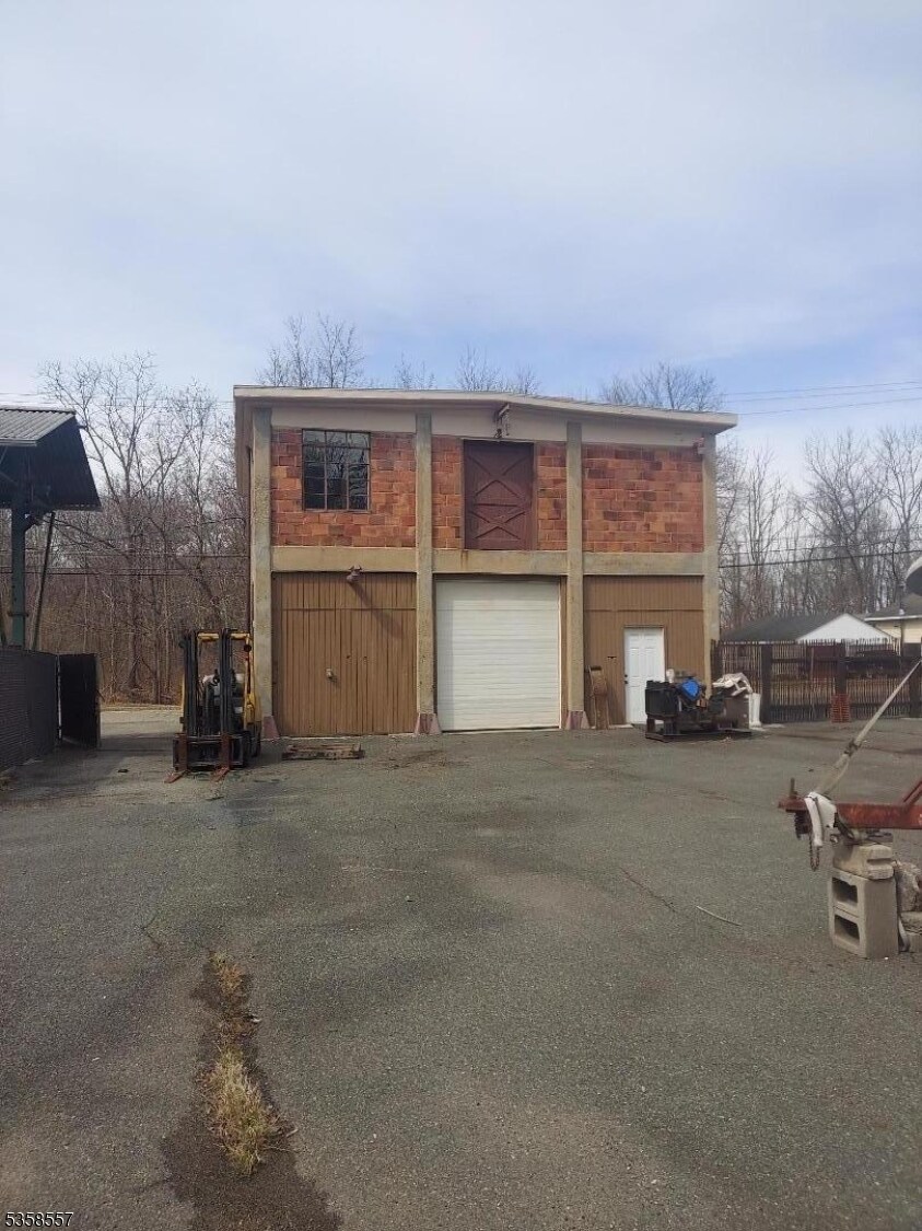 16 Flanders Rd, Netcong, NJ for Sale