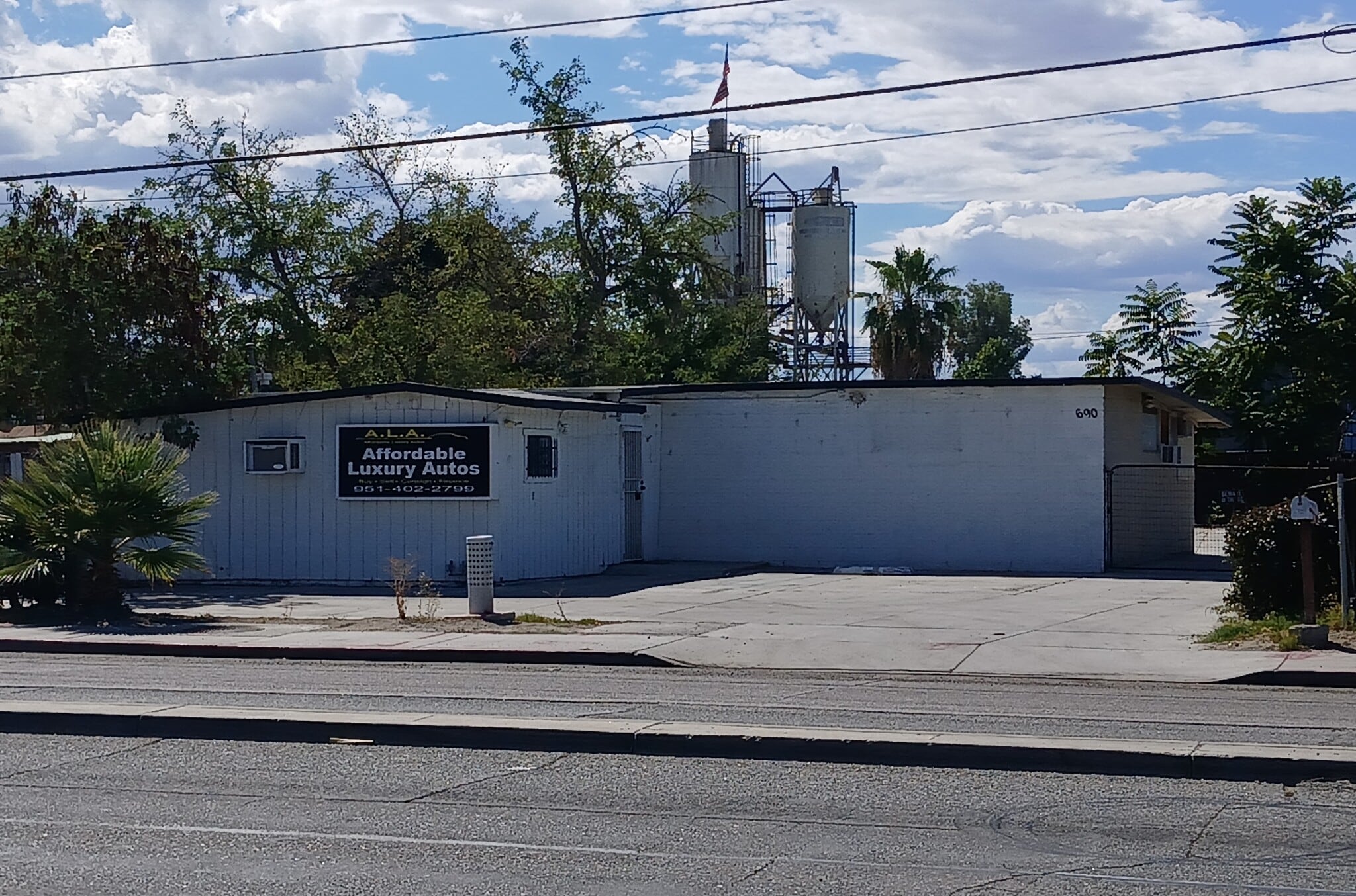 690 W Esplanade Ave, San Jacinto, CA for Sale