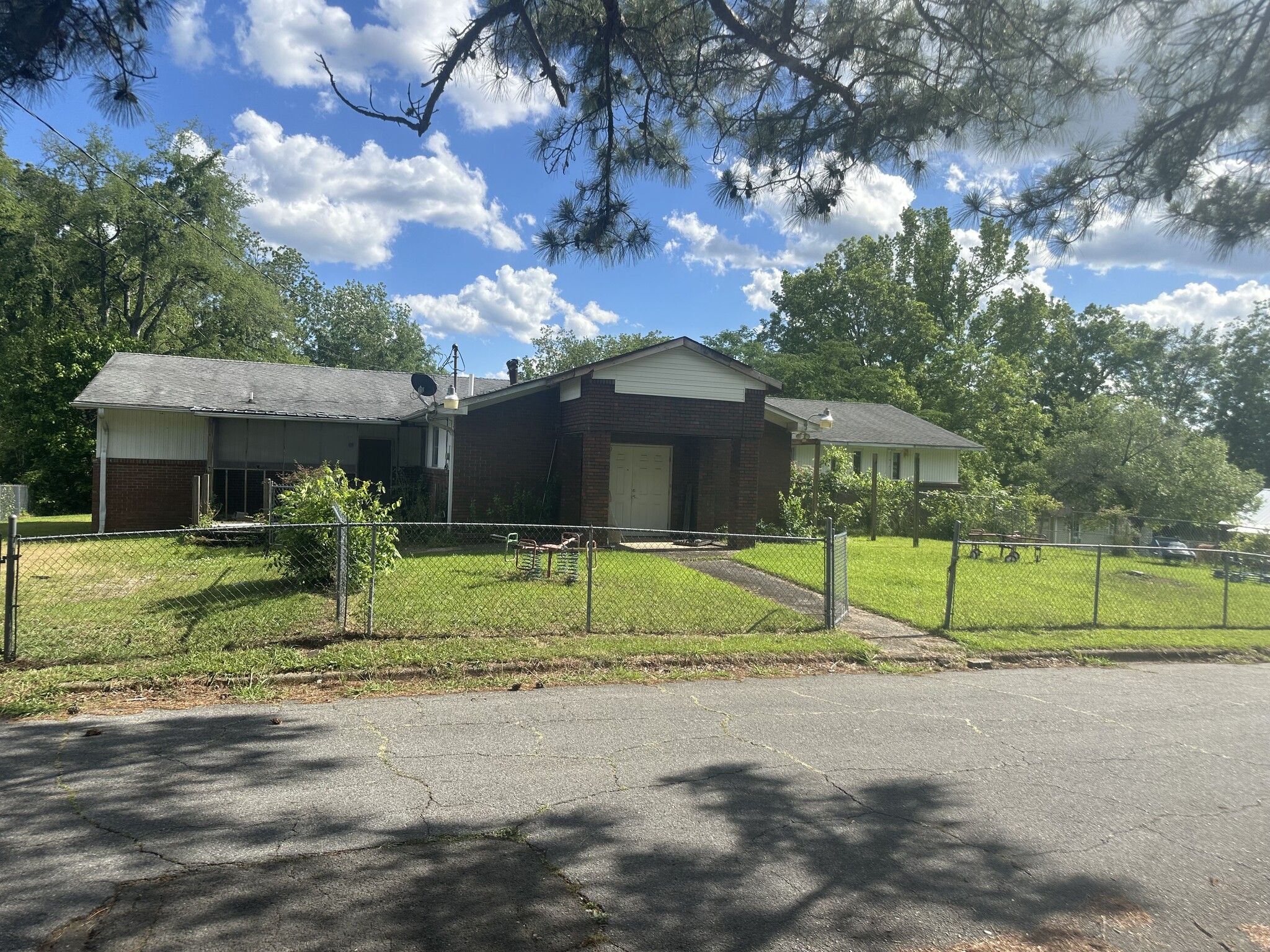 1130 Hurst St, Gadsden, AL for Sale