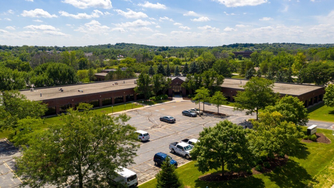 17975 W Sarah Ln, Brookfield, WI for Rent