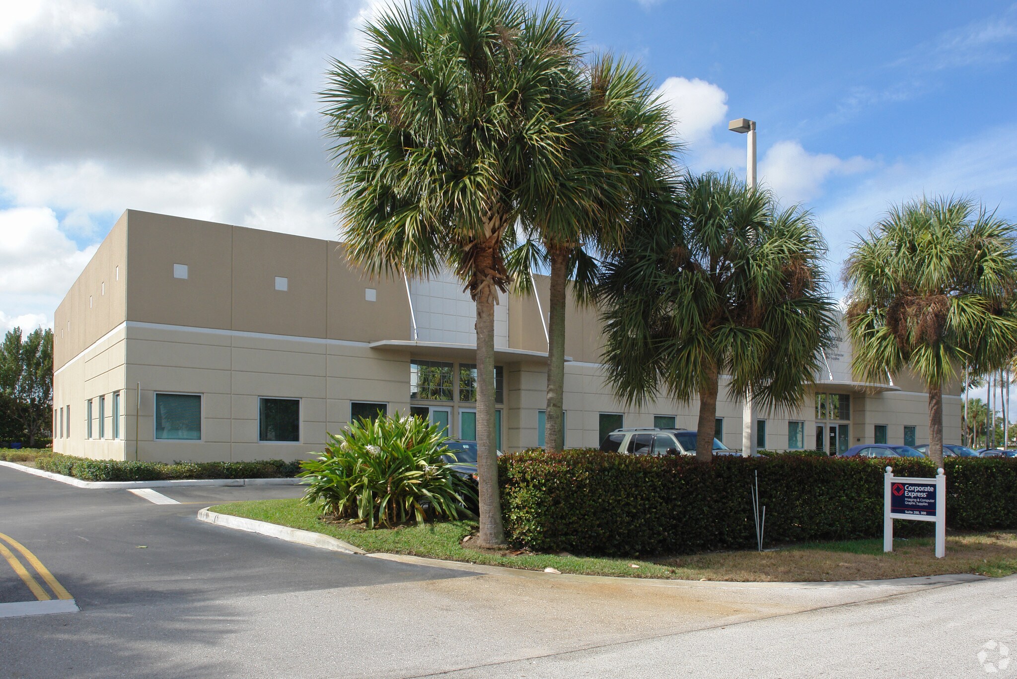 1096 E Newport Center Dr, Deerfield Beach, FL for Rent