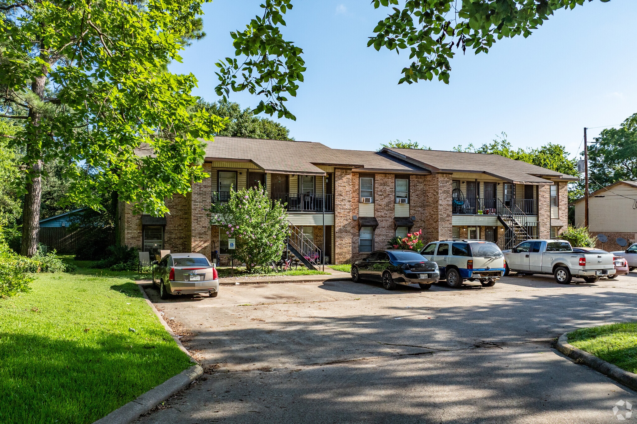205 E Watson St, Willis, TX for Sale