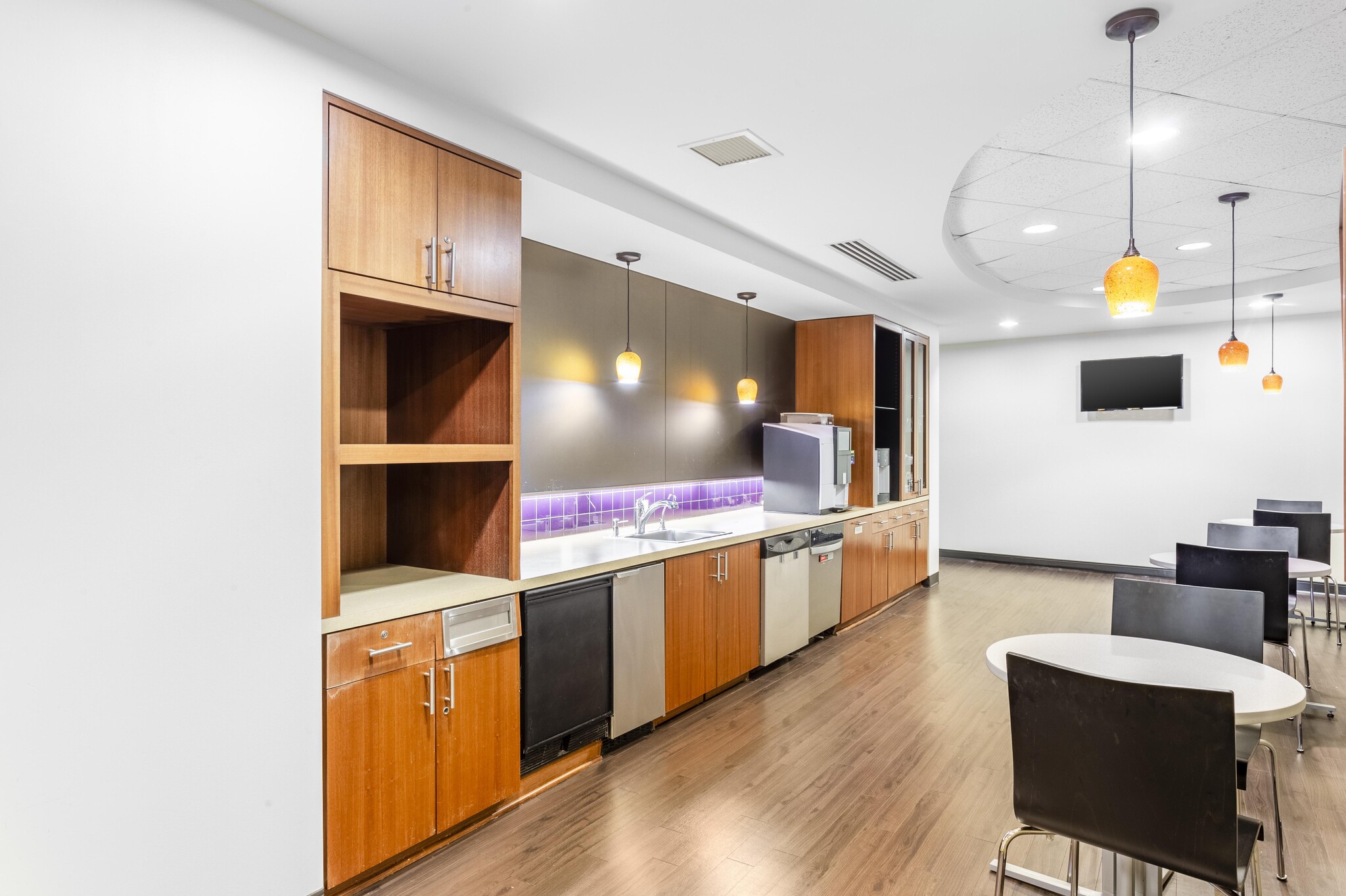 2300 Main St, Kansas City, MO for Rent