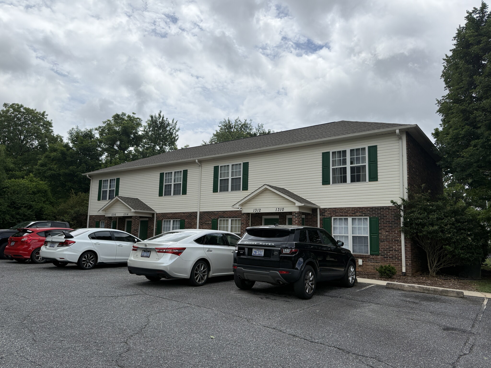 1310 14th Street Dr NE, Hickory, NC for Sale