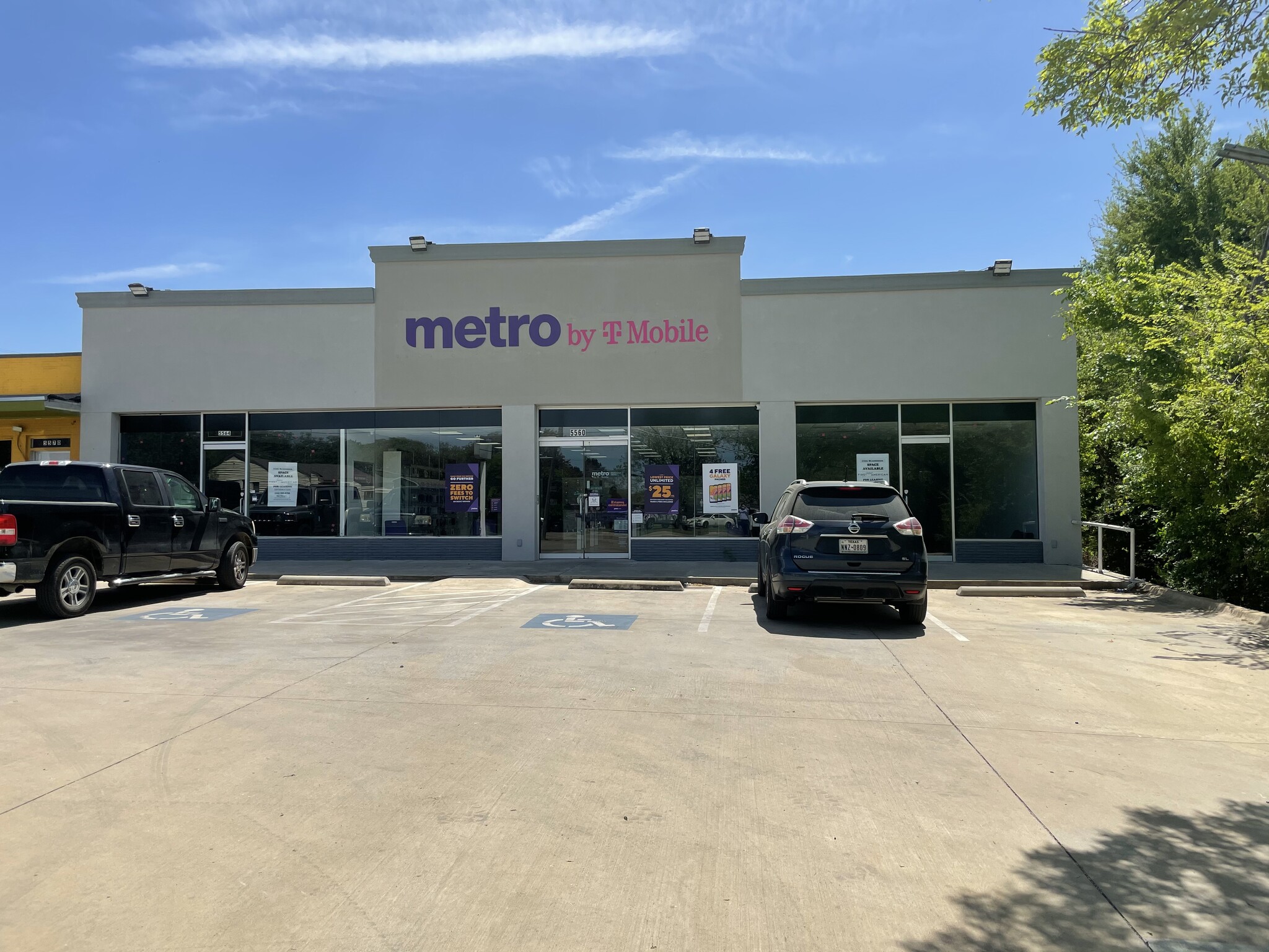 5560 Meadowbrook Dr, Fort Worth, TX for Sale