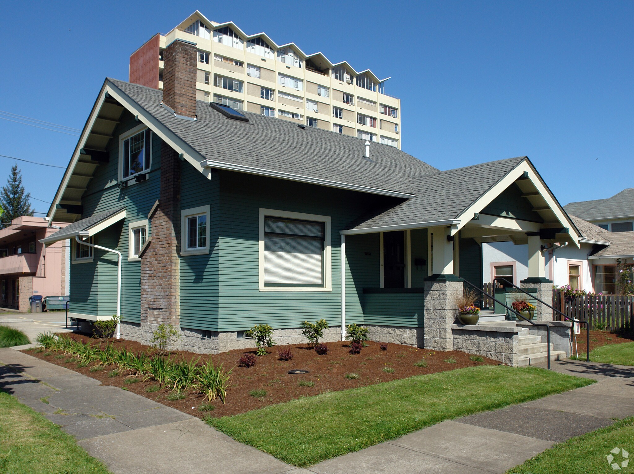 1396 Charnelton St, Eugene, OR for Rent