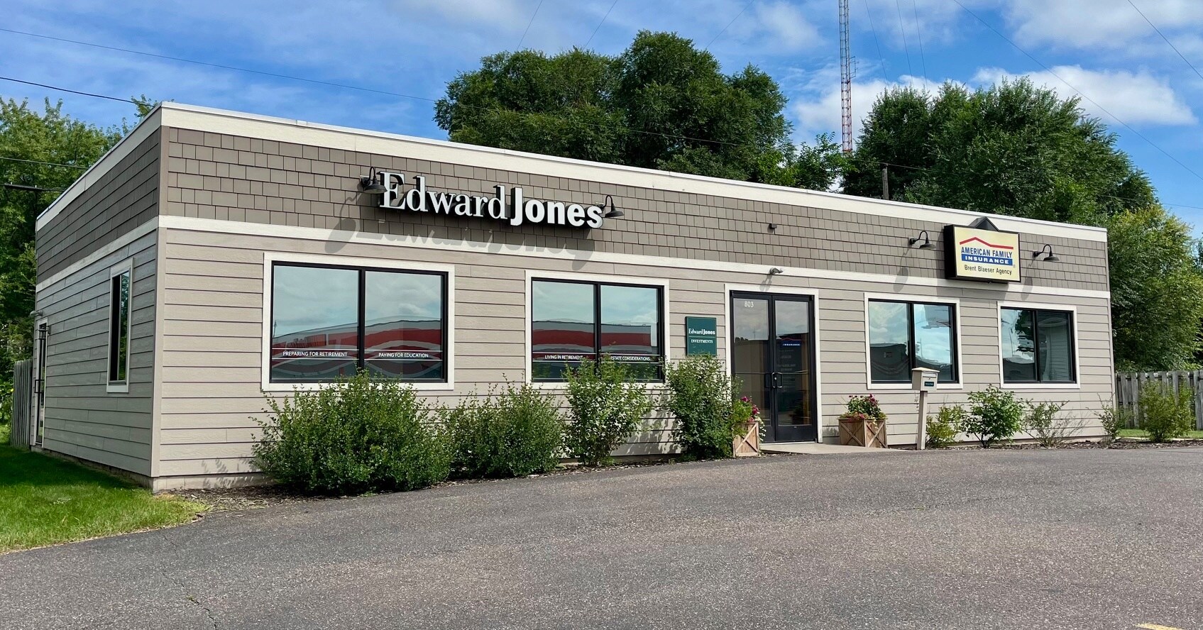 803 Fairfax St, Altoona, WI for Rent