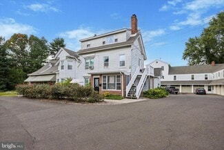 Langhorne, PA Apartments - 413 N Pine St