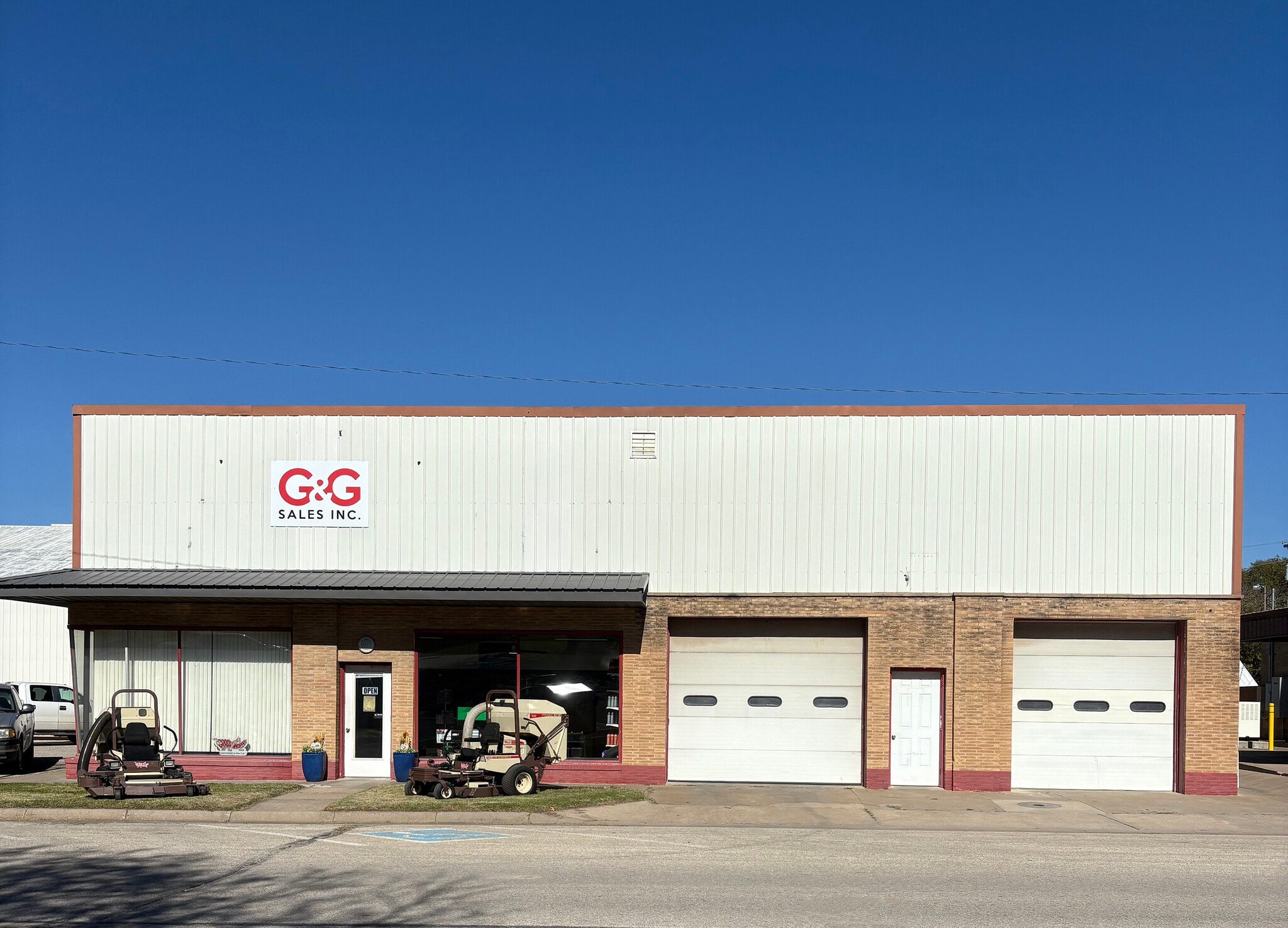 210 W Cole St, Moundridge, KS for Sale