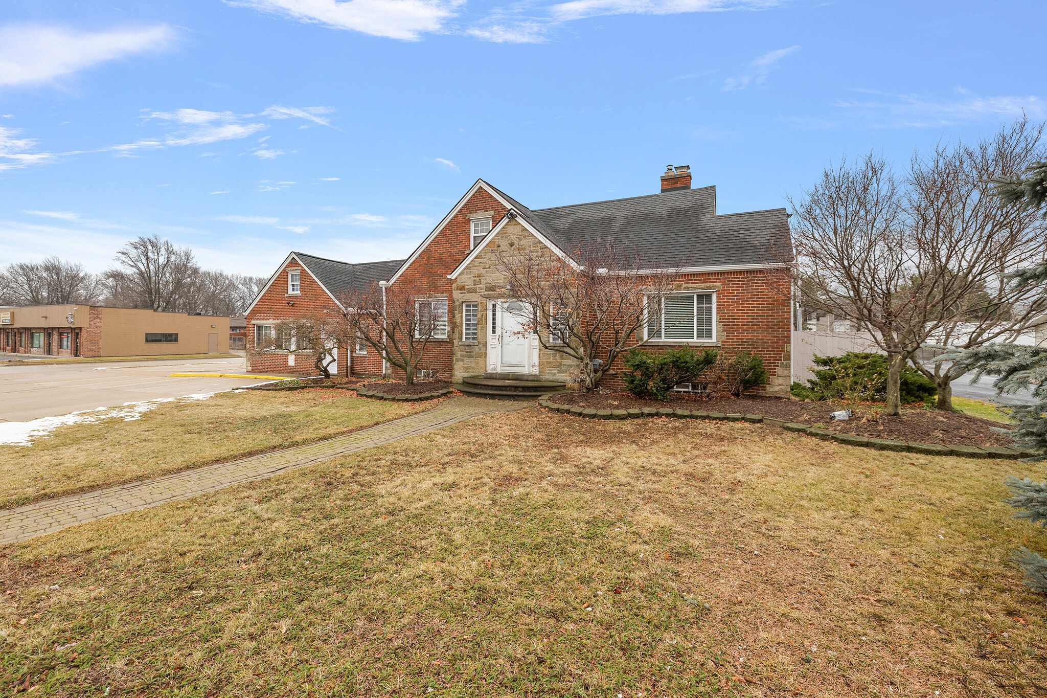 18200 E 13 Mile Rd, Roseville, MI for Sale