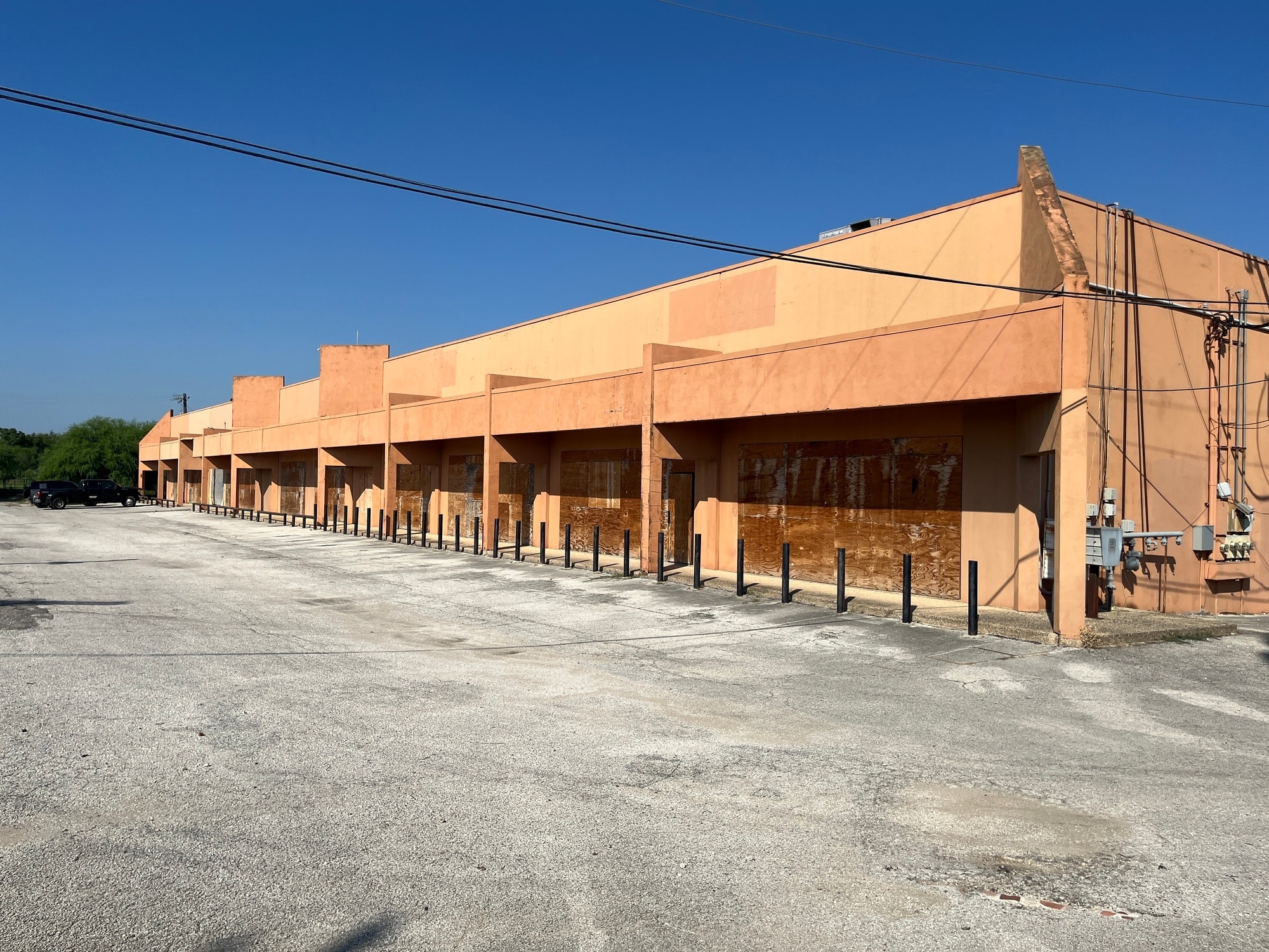 3911-3929 E IH-10, San Antonio, TX for Sale