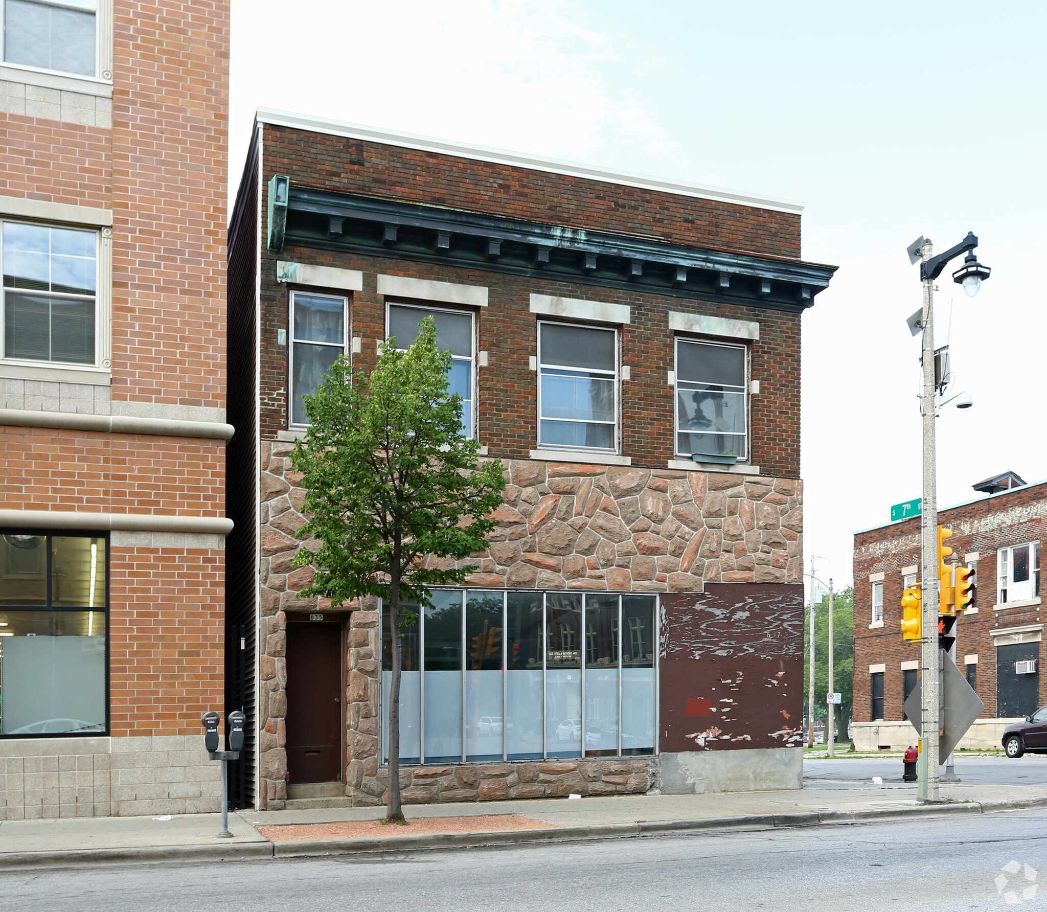 635 W Historic W Mitchell St, Milwaukee, WI for Sale