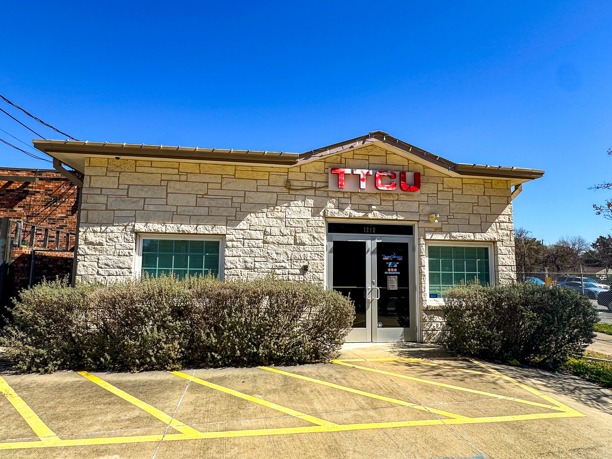 1212 Tavaros Ave, Dallas, TX for Sale
