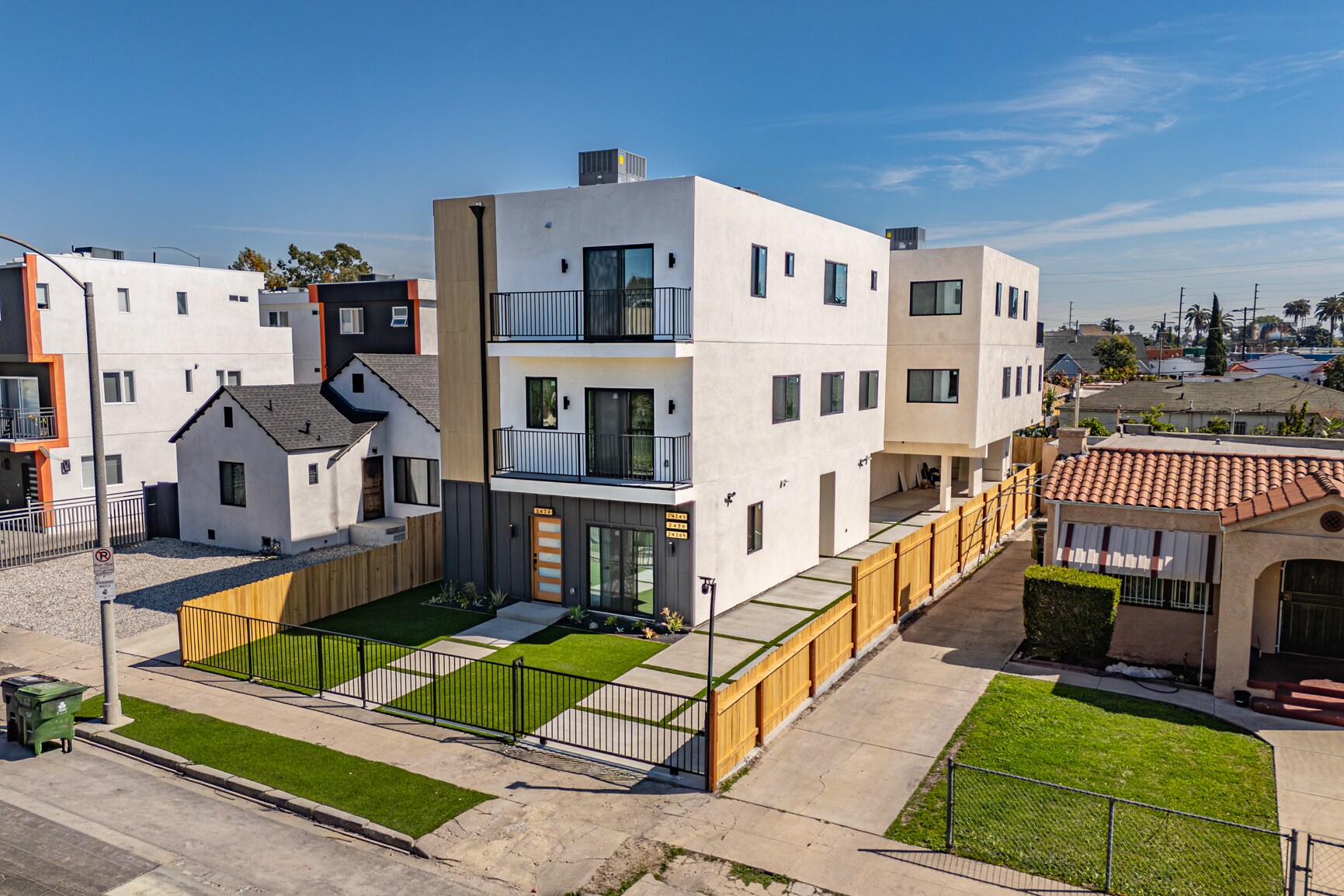 2424 S West View St, Los Angeles, CA for Sale