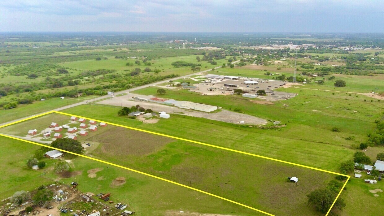 573 Texas 97, Floresville, TX for Sale