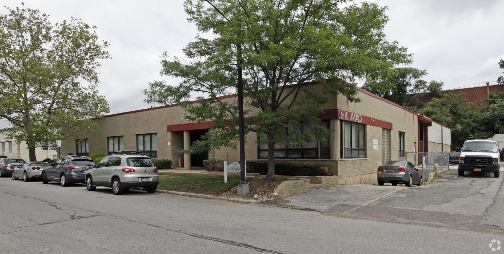 1600 Shames Dr, Westbury, NY for Rent