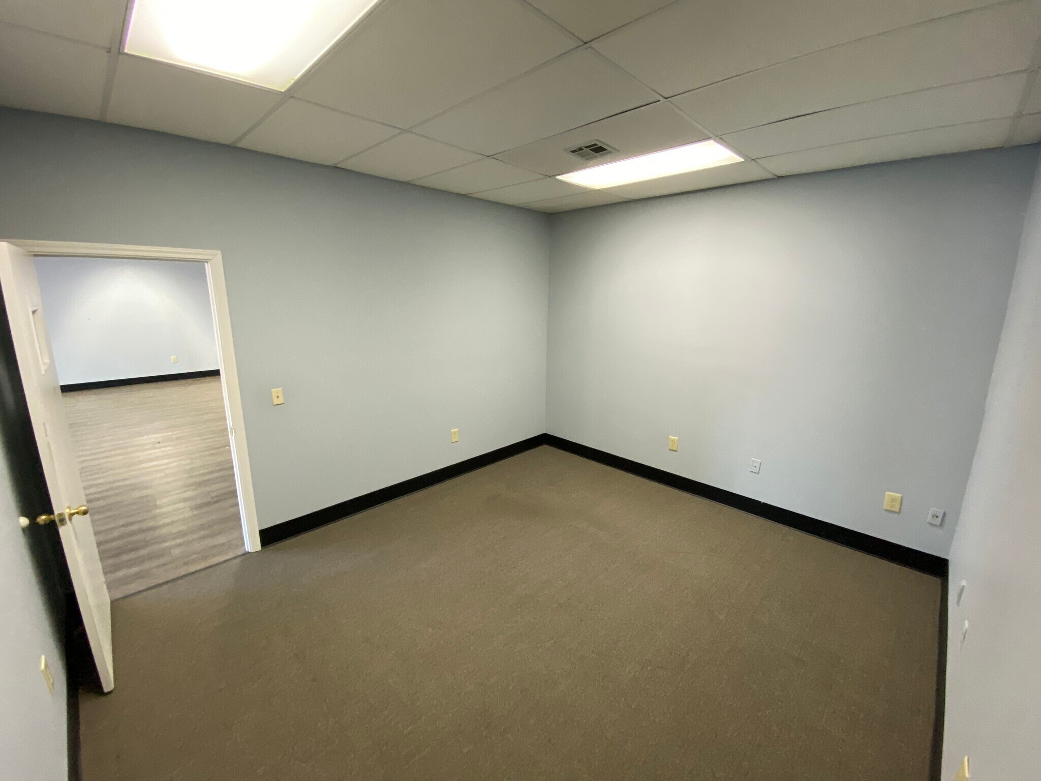 2887 N College Ave, Fayetteville, AR for Rent