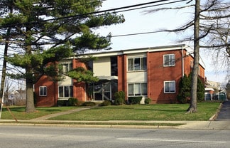 South Euclid, OH Apartments - 2003 Warrensville Center Rd