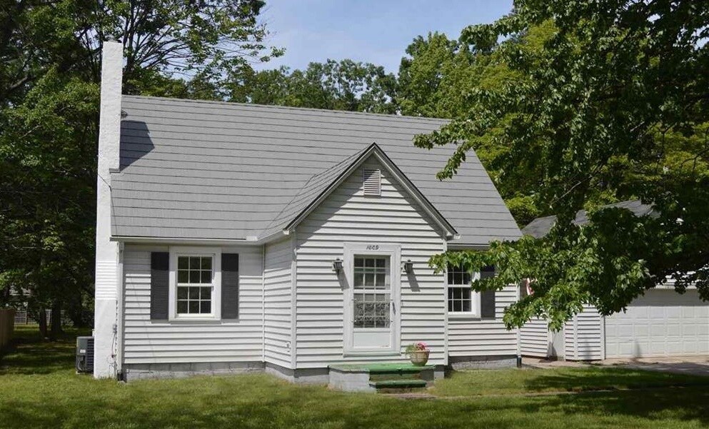 829 E Eighth St, Traverse City, MI for Sale