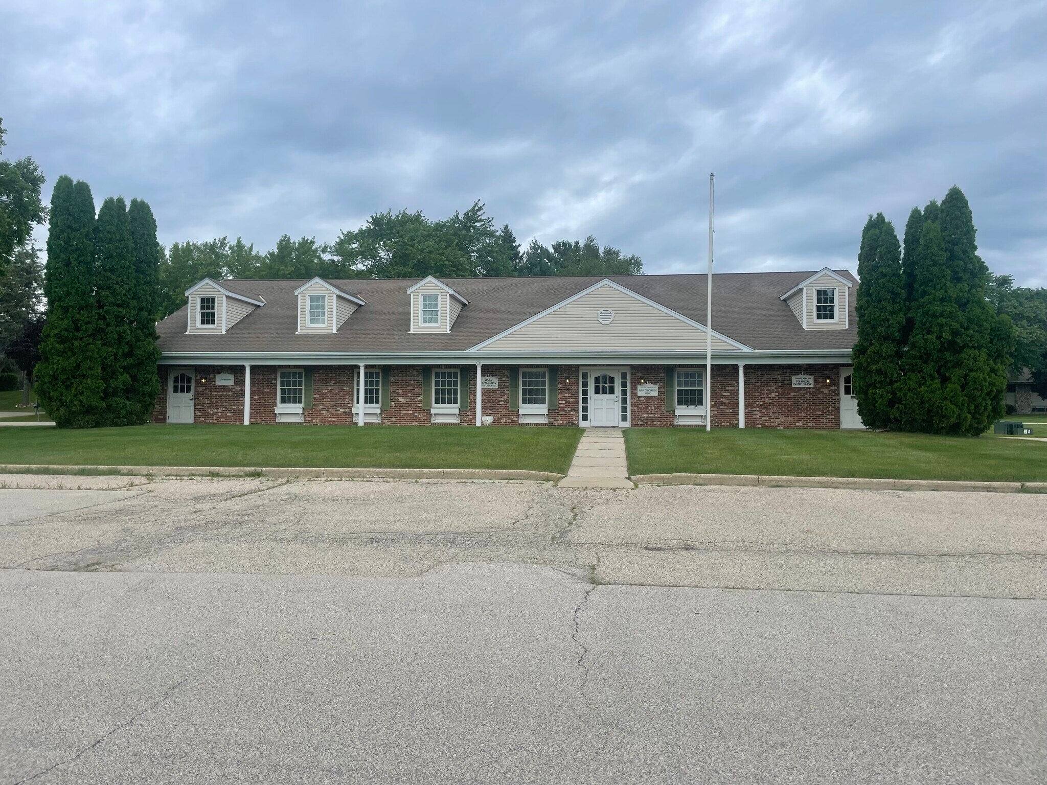 104 E Summit Ave, Wales, WI for Sale