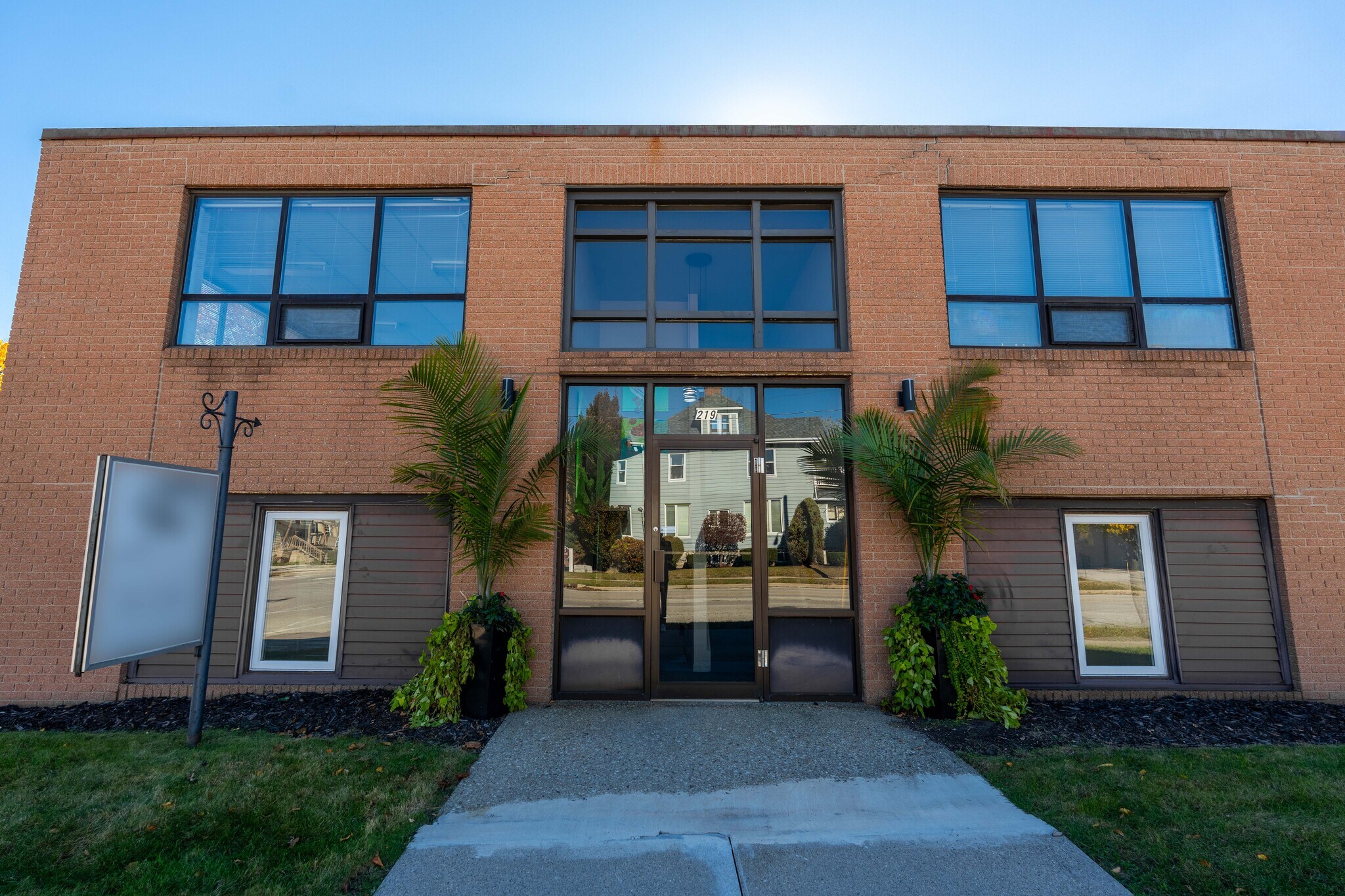 219 Lochiel St, Sarnia, ON for Sale