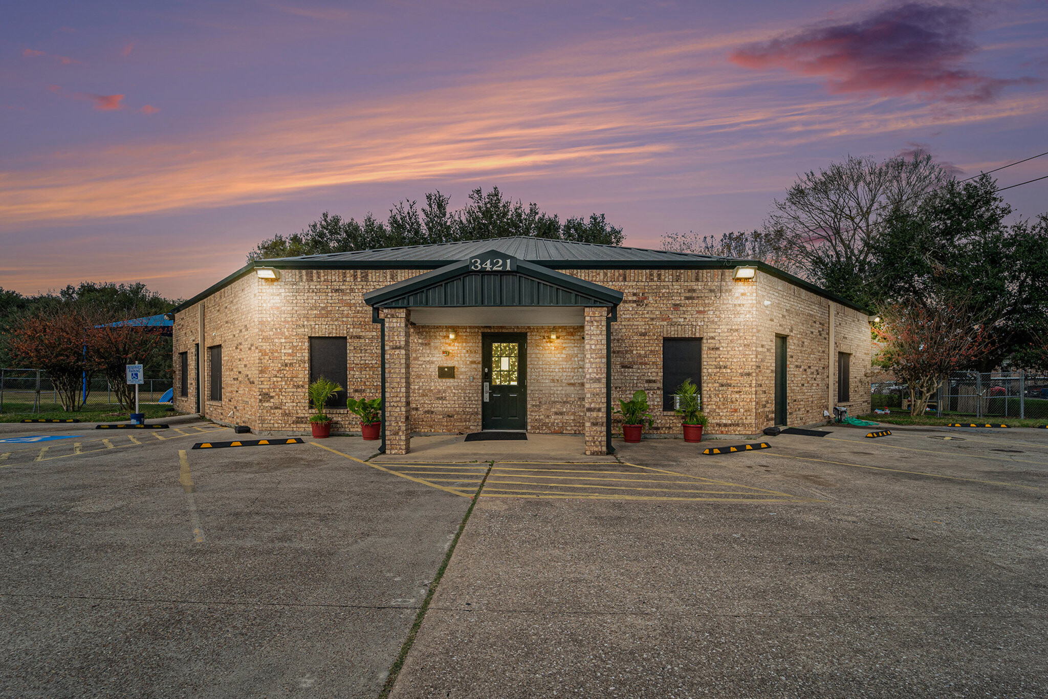 3421 E Walnut St, Pearland, TX for Sale