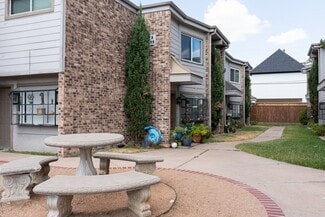 Houston, TX Apartments - 1518 Wirt Rd