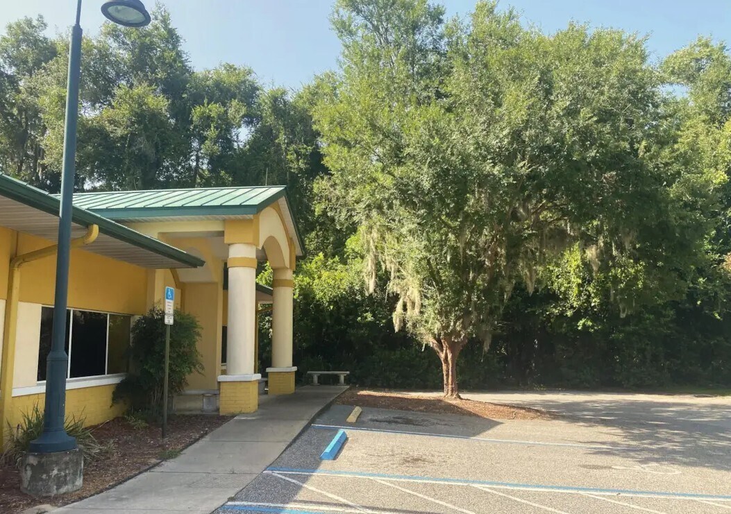 811 N Summit St, Crescent City, FL for Rent