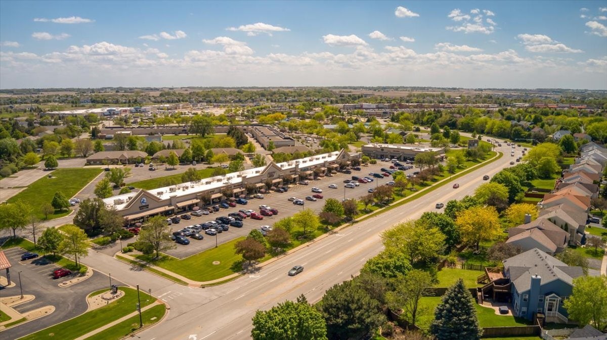 1100-1148 Douglas Rd, Oswego, IL for Rent