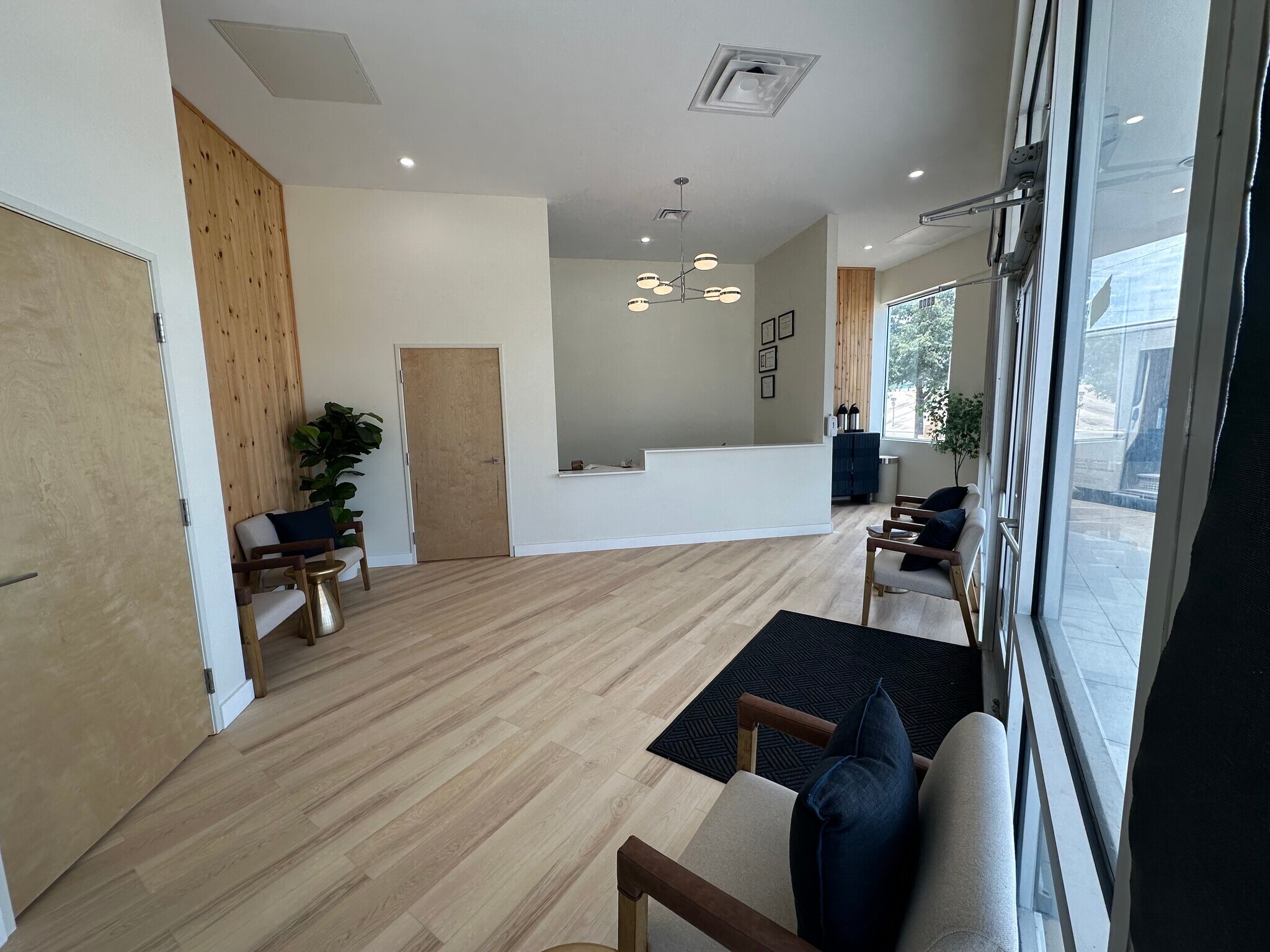 8303 N Stemmons Fwy, Dallas, TX for Rent
