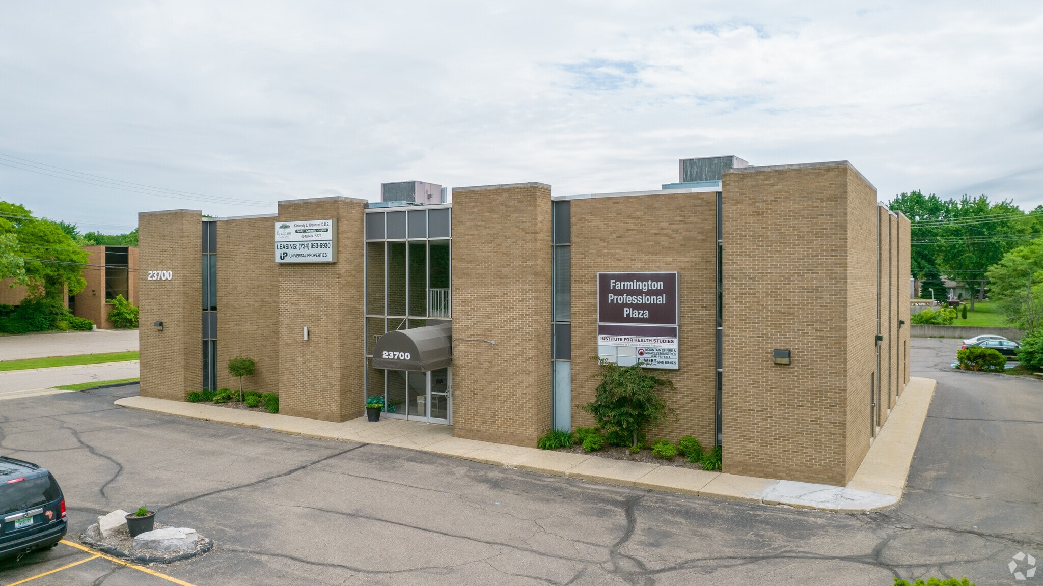 23700 Orchard Lake Rd, Farmington Hills, MI for Rent