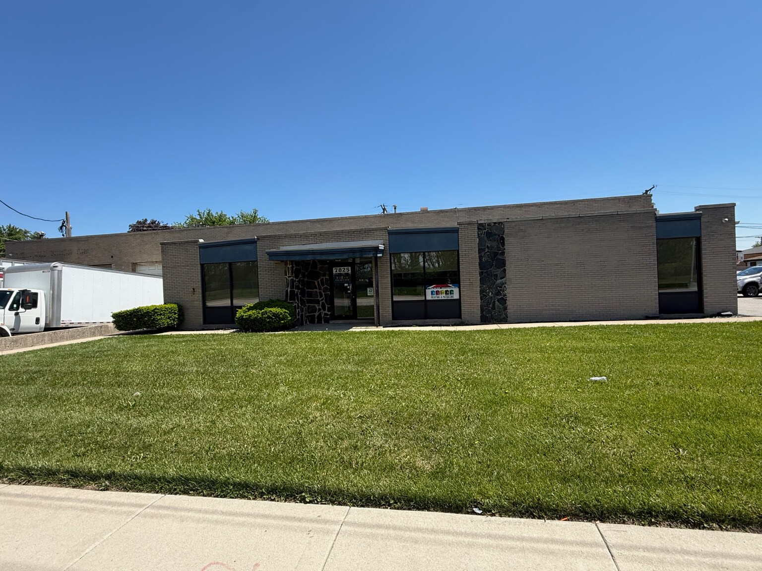 7825 S Roberts Rd, Bridgeview, IL for Rent