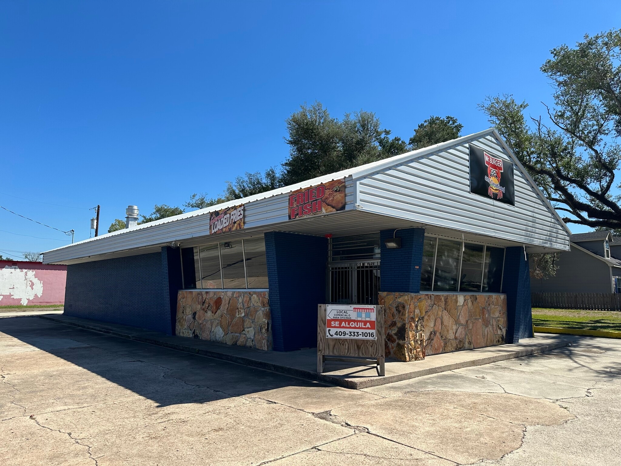 1011 Park Aly, Orange, TX for Rent